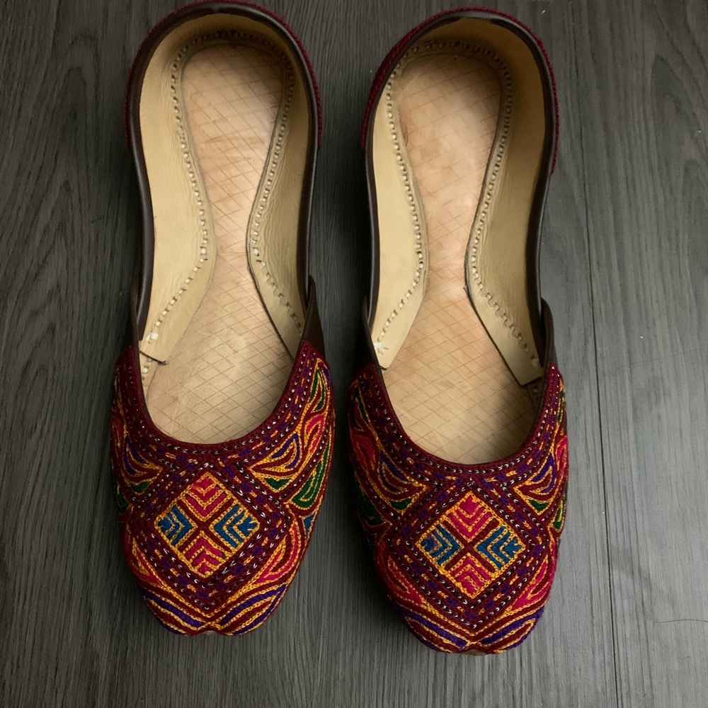 Artisan hand embroidered leather flats shoes 8.5